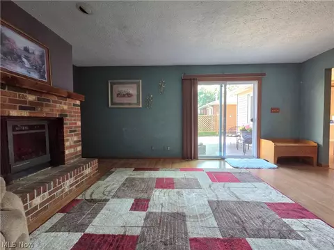 Living - 473 Augdon Dr, Elyria, OH 44035 photo 3 of 6
