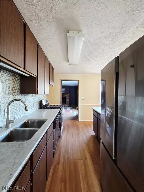 Kitchen - 473 Augdon Dr, Elyria, OH 44035 photo 4 of 4