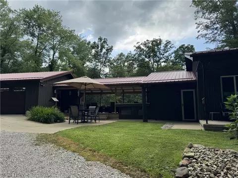 6779 N Park Ave, Bristolville, OH 44402