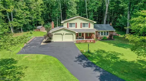1238 Willowood, Hubbard, OH 44425