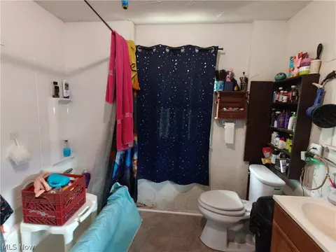 Bath - 1135 Oak Ave NW, Canton, OH 44708 photo 1 of 1