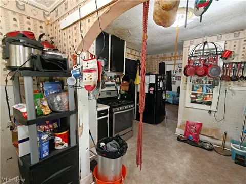 Entry Way - 1135 Oak Ave NW, Canton, OH 44708 photo 1 of 1