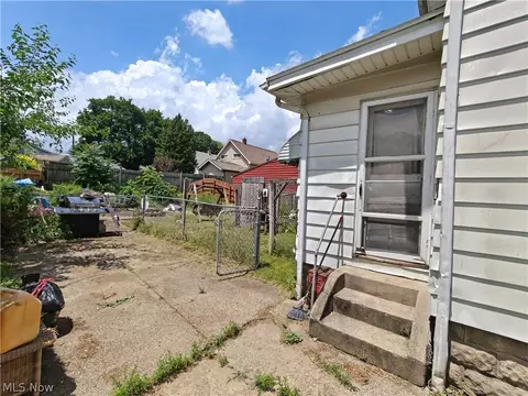 Exterior - 1135 Oak Ave NW, Canton, OH 44708 photo 3 of 3