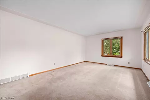 Living - 7454 Oberlin Rd, Elyria, OH 44035 photo 4 of 5
