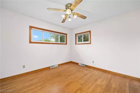 Bedroom - 7454 Oberlin Rd, Elyria, OH 44035 photo 4 of 8