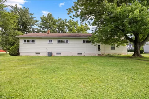 Exterior - 7454 Oberlin Rd, Elyria, OH 44035 photo 4 of 6
