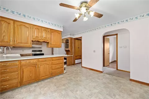 Entry Way - 7454 Oberlin Rd, Elyria, OH 44035 photo 2 of 2