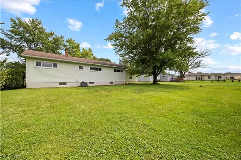 Exterior - 7454 Oberlin Rd, Elyria, OH 44035 photo 6 of 6