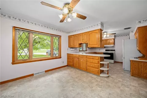 Kitchen - 7454 Oberlin Rd, Elyria, OH 44035 photo 5 of 5