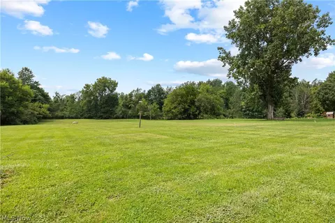 Exterior - 7454 Oberlin Rd, Elyria, OH 44035 photo 5 of 6