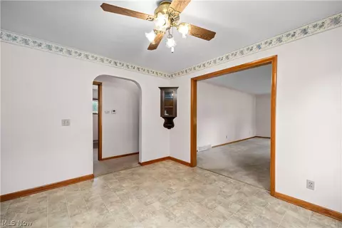 Entry Way - 7454 Oberlin Rd, Elyria, OH 44035 photo 1 of 2