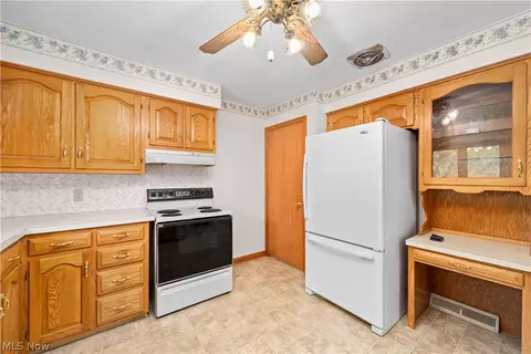 Kitchen - 7454 Oberlin Rd, Elyria, OH 44035 photo 1 of 5
