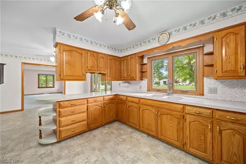 Kitchen - 7454 Oberlin Rd, Elyria, OH 44035 photo 4 of 5