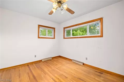 Bedroom - 7454 Oberlin Rd, Elyria, OH 44035 photo 7 of 8