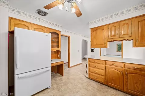 Kitchen - 7454 Oberlin Rd, Elyria, OH 44035 photo 3 of 5