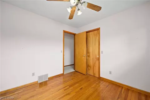 Bedroom - 7454 Oberlin Rd, Elyria, OH 44035 photo 3 of 8