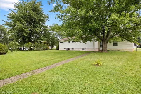 Exterior - 7454 Oberlin Rd, Elyria, OH 44035 photo 3 of 6