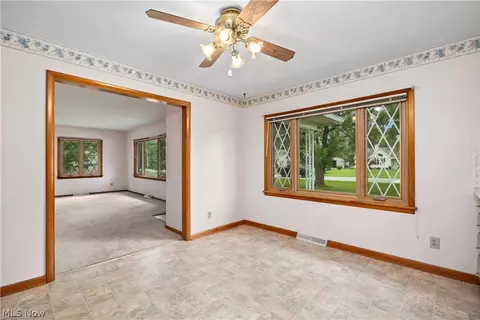 Living - 7454 Oberlin Rd, Elyria, OH 44035 photo 5 of 5