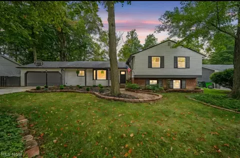 1066 Eastlawn Dr, Highland Heights, OH 44143