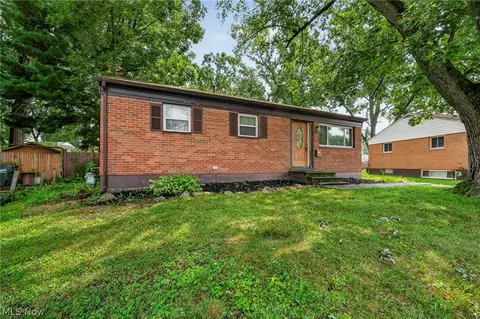2514 Regentview St NE, Canton, OH 44705