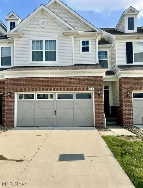 875 Dipper Ln #4, Aurora, OH 44202