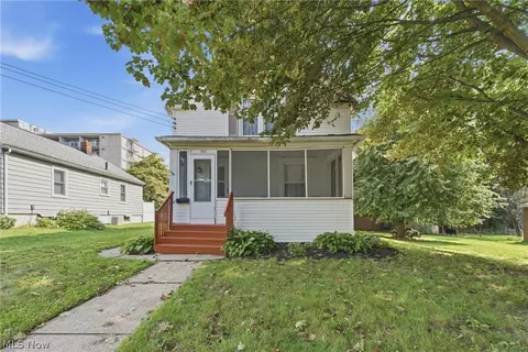 284 E Park Ave, Barberton, OH 44203
