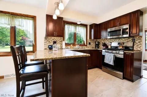 Kitchen - 4700 Lockwood Rd, Perry, OH 44081 photo 4 of 9