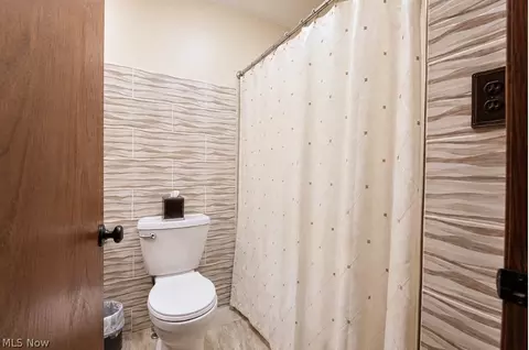 Bath - 4700 Lockwood Rd, Perry, OH 44081 photo 3 of 4
