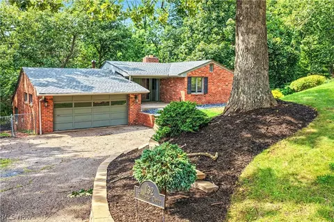 132 Hillcrest Dr, Marietta, OH 45750