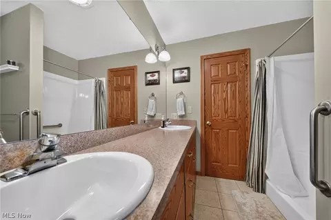 Bath - 4419 Stafford Dr, Ashtabula, OH 44004 photo 3 of 9