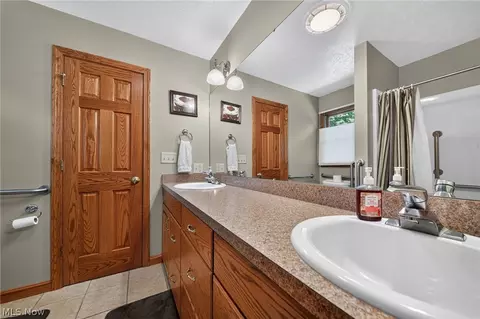 Bath - 4419 Stafford Dr, Ashtabula, OH 44004 photo 1 of 9