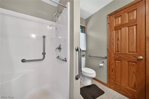 Bath - 4419 Stafford Dr, Ashtabula, OH 44004 photo 2 of 9