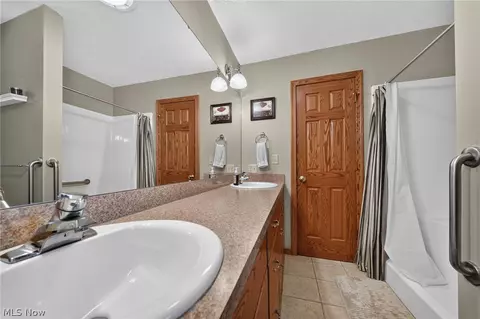 Bath - 4419 Stafford Dr, Ashtabula, OH 44004 photo 3 of 10