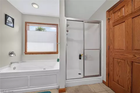Bath - 4419 Stafford Dr, Ashtabula, OH 44004 photo 6 of 9