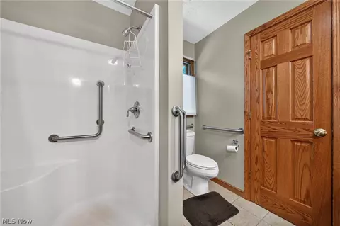 Bath - 4419 Stafford Dr, Ashtabula, OH 44004 photo 2 of 10