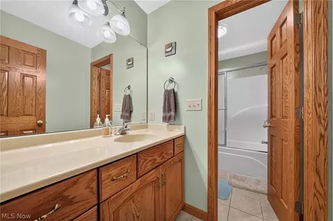 Bath - 4419 Stafford Dr, Ashtabula, OH 44004 photo 8 of 9