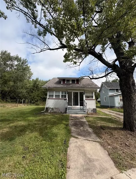 908 Palmyra Rd SW, Warren, OH 44485