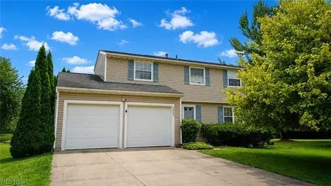 5511 Pond Ct, Stow, OH 44224