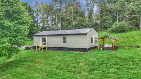 11543 Cadiz Rd, Cambridge, OH 43725