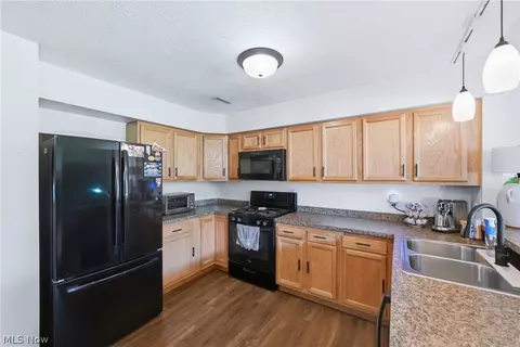 Kitchen - 7445 E Huntington Dr # 2, Boardman, OH 44512 photo 1 of 3