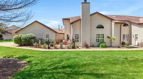 7445 E Huntington Dr, Boardman, OH 44512
