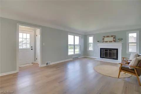 Living - 6969 Broadview Rd, Seven Hills, OH 44131 photo 1 of 4
