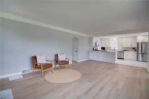 Living - 6969 Broadview Rd, Seven Hills, OH 44131 photo 3 of 4