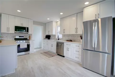 Kitchen - 6969 Broadview Rd, Seven Hills, OH 44131 photo 1 of 3