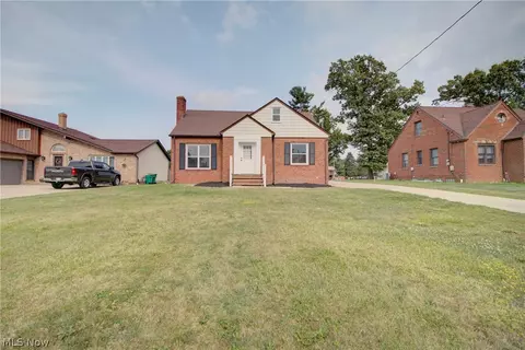 Exterior - 6969 Broadview Rd, Seven Hills, OH 44131 photo 2 of 6