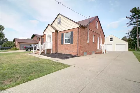 Exterior - 6969 Broadview Rd, Seven Hills, OH 44131 photo 3 of 6