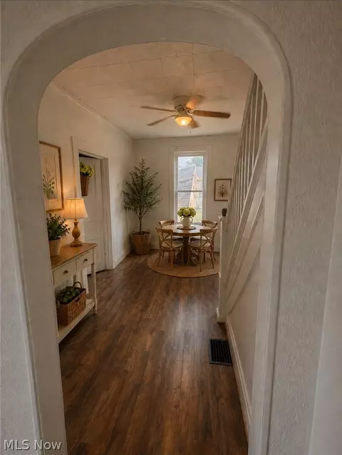 Entry Way - 201 Washington St, Barnesville, OH 43713 photo 2 of 5