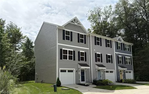 210 Raintree Ln, Painesville, OH 44077