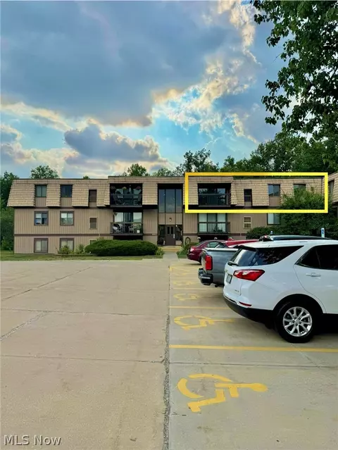 9911 Sunrise Blvd #Q10, North Royalton, OH 44133