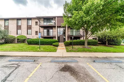 16340 Heather Ln, Middleburg Heights, OH 44130